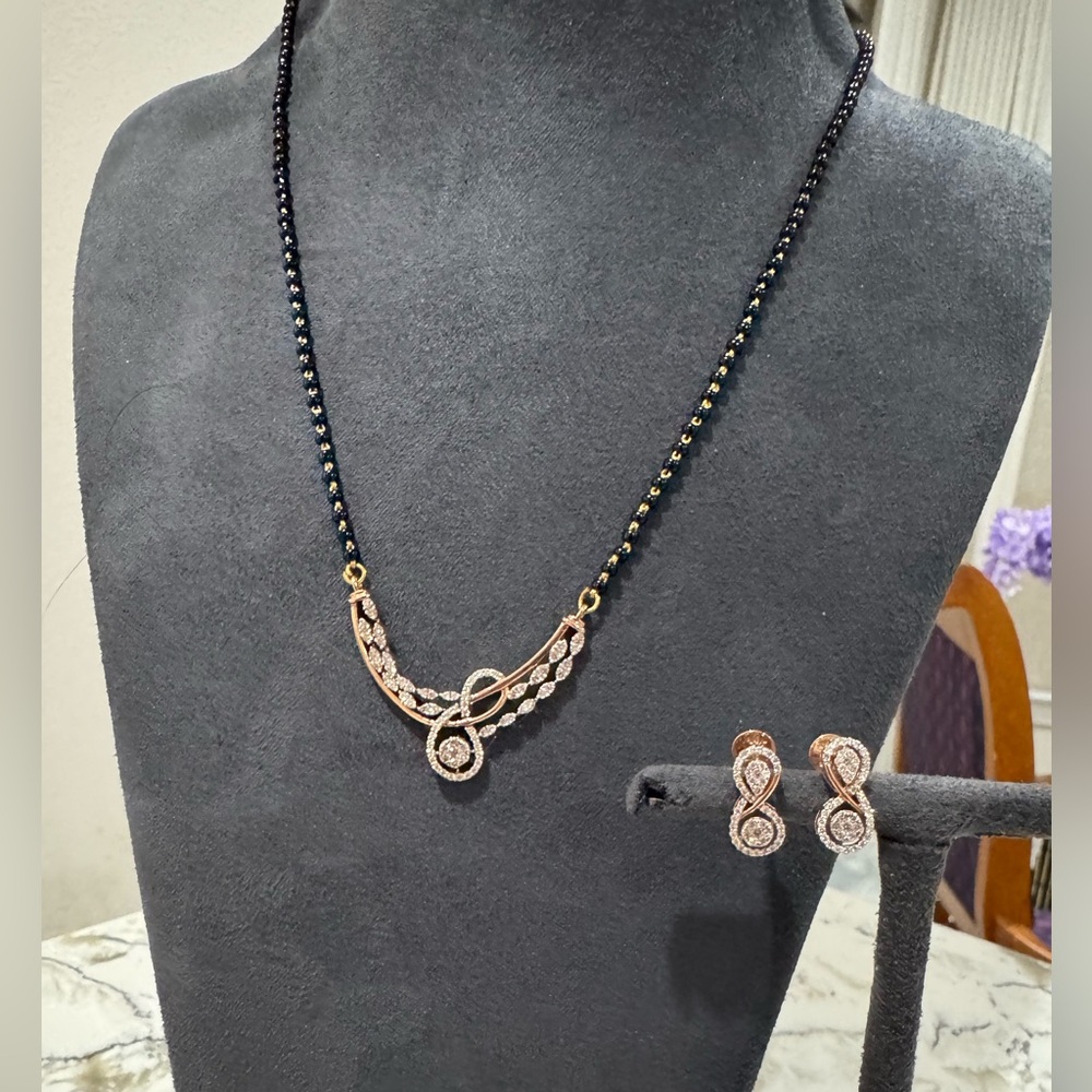Infinity style necklace set